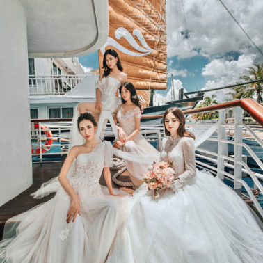 Experience modern wedding style combined with travel