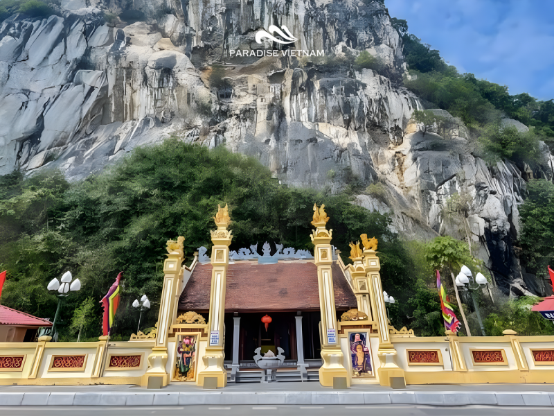 History of Poem Mountain and Its Name