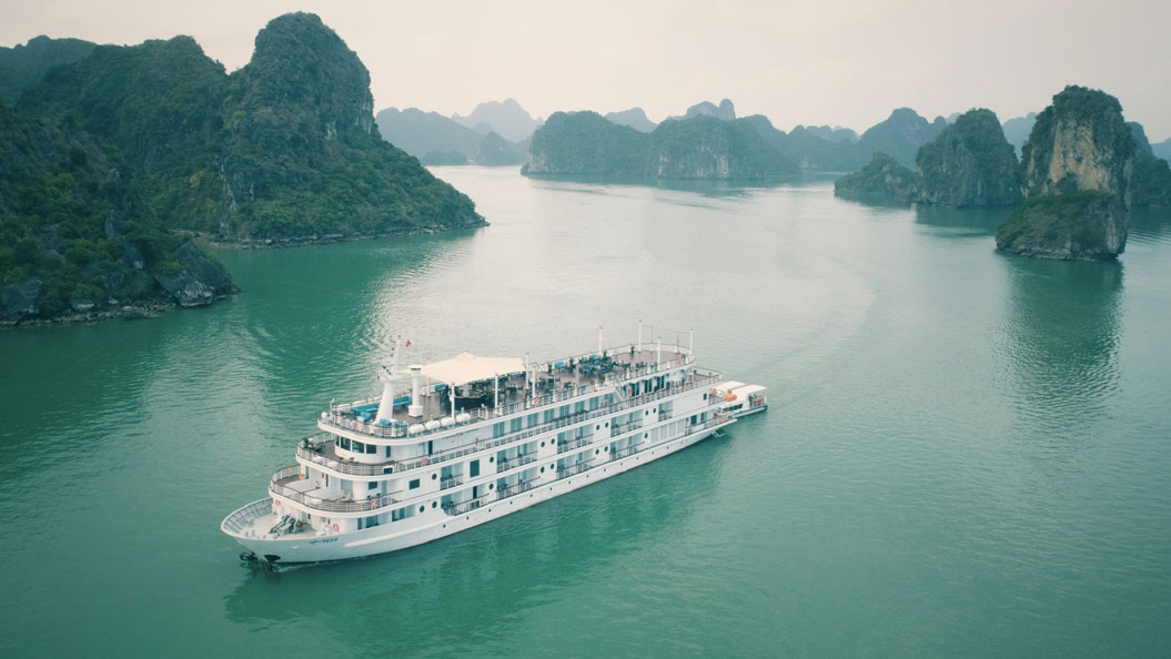 Paradise Grand cruise - one of leading 5-star cruises of Paradise Vietnam in Lan Ha Bay 