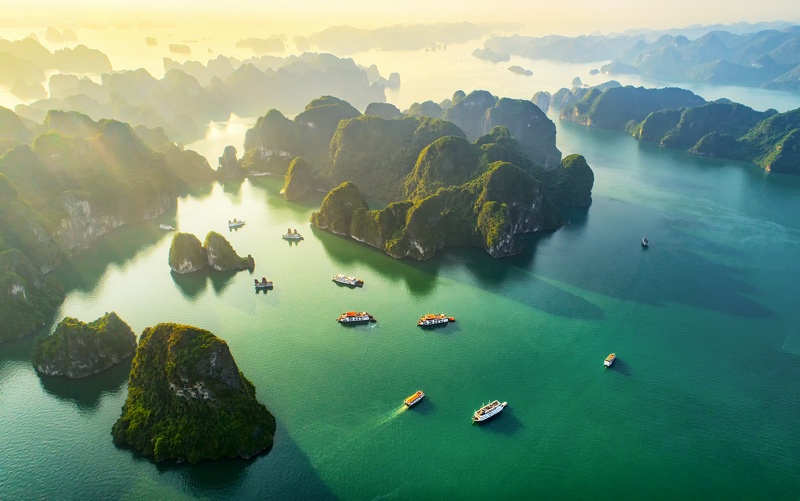 suggestions-to-select-a-day-trip-or-an-overnight-cruise-in-halong
