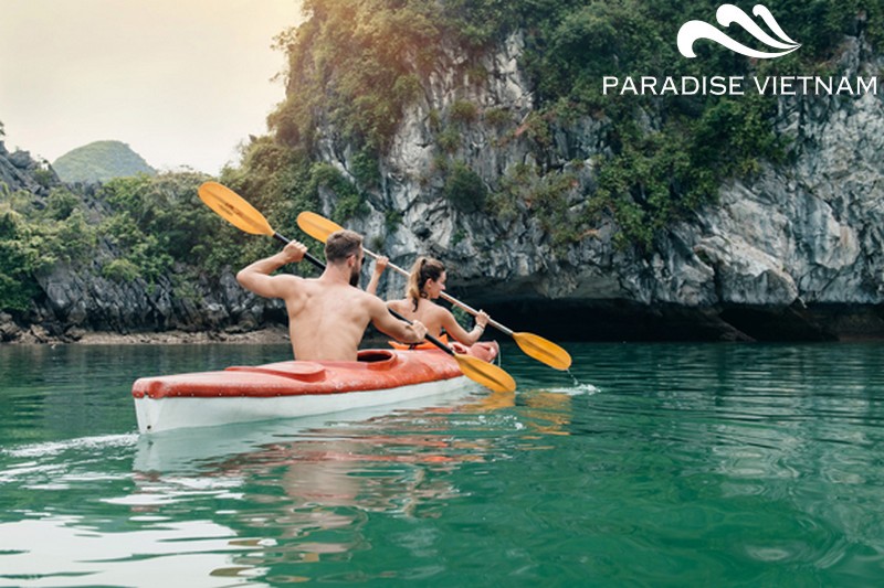 Kayaking to explore Ba Trai Dao Beach