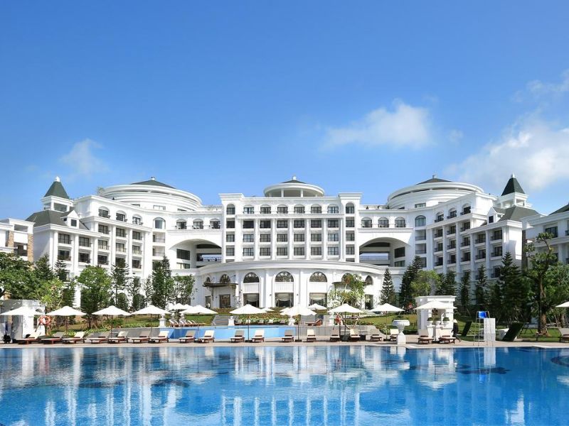 The top 5 well-known hotels and resorts in Ha Long