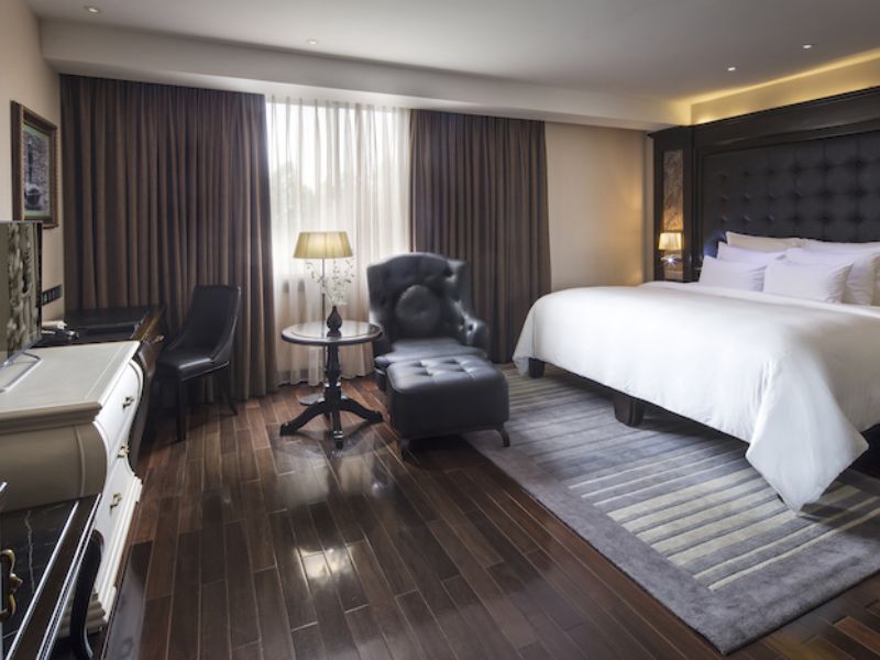 The Classic Suite room (32m2) is located on floors 1, 2, and 3 of Paradise Suites.