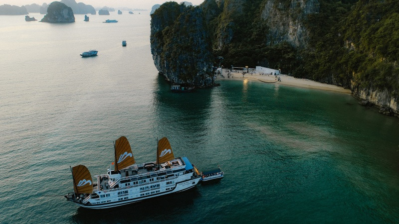 Cruising is the optimal way to explore Halong Bay's natural beauty.