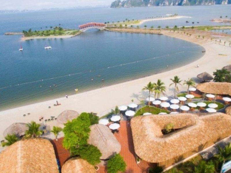 Bãi biển Tuần Châu vào sáng sớm 