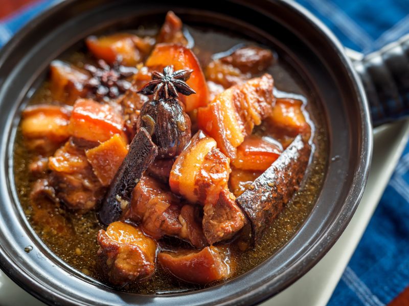 Braised meat with star anise and cinnamon