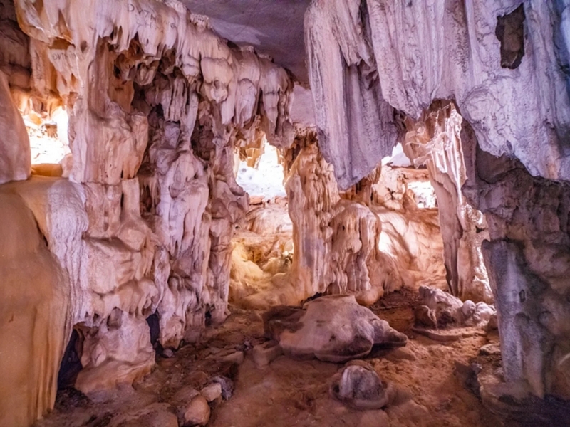 Trinh Nu Cave in Halong Bay Cave