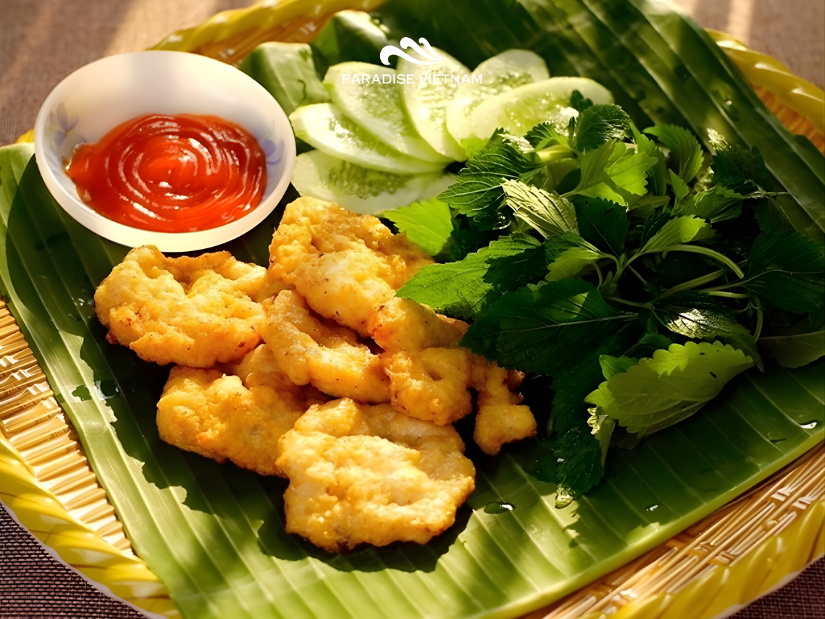 Ha Long Night Market is a seafood paradise, famous for fresh grilled dishes and local specialties