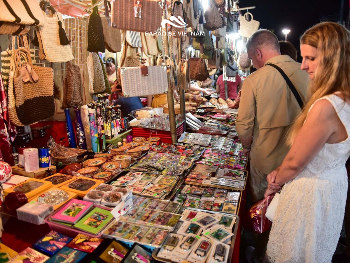 This bustling market also offers affordable souvenirs, making it ideal for unique gifts.