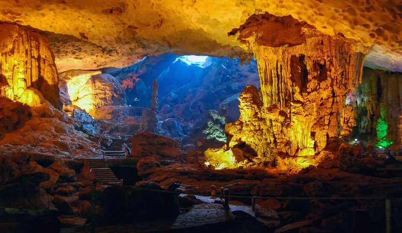 Sung Sot Cave 
