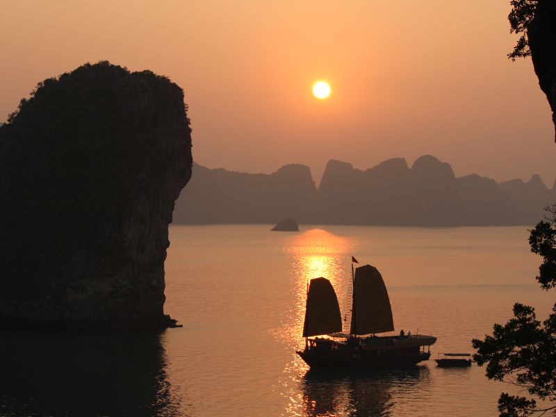 The weather in Halong Bay in December is wonderful