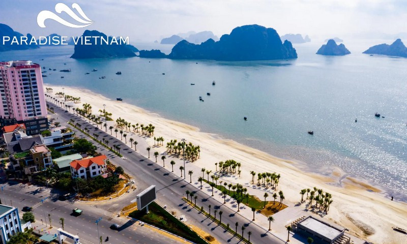 Hon Gai Beach got its name from the old name of Ha Long City.