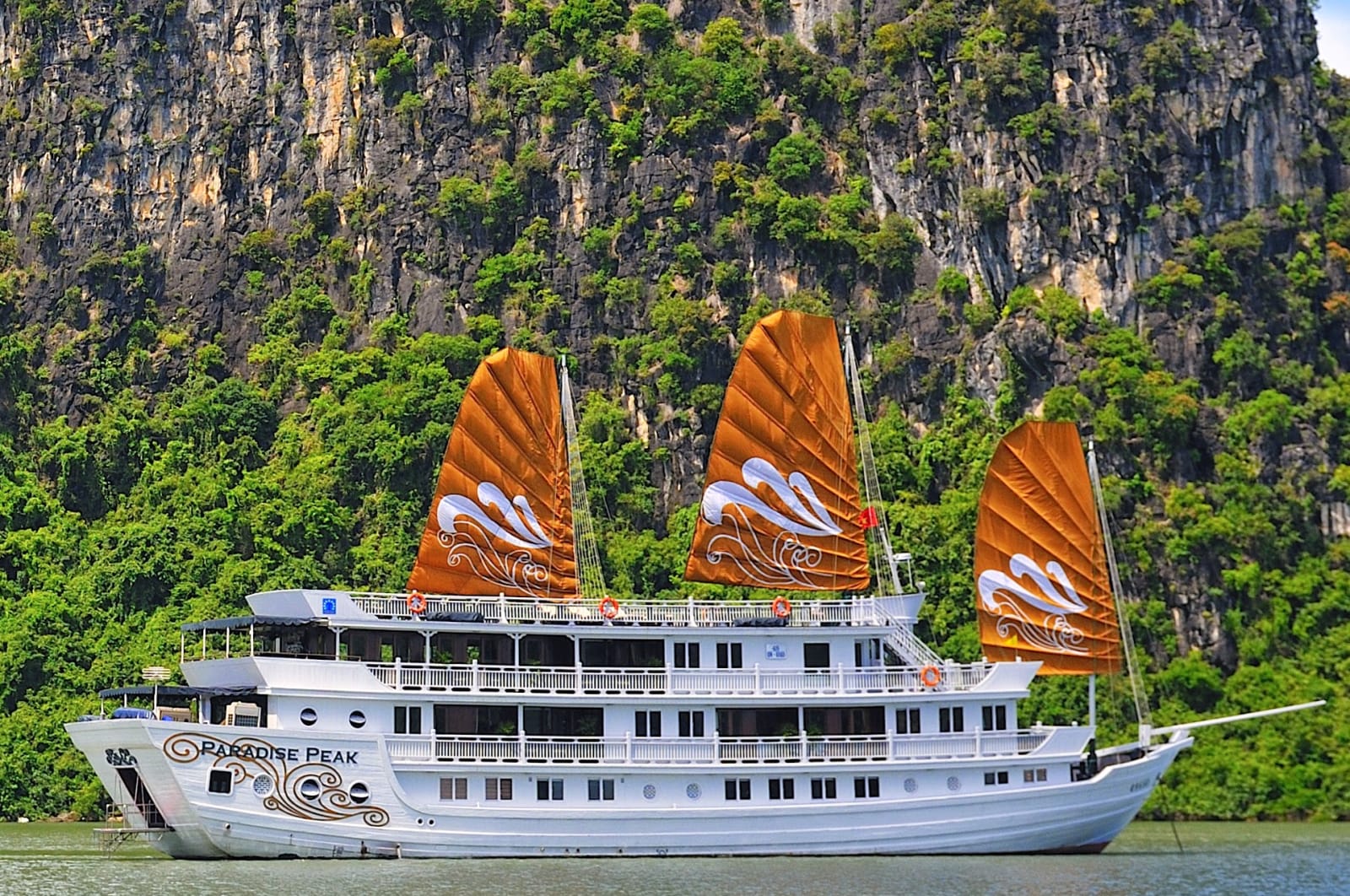 Halong Bay Cruise has many prices