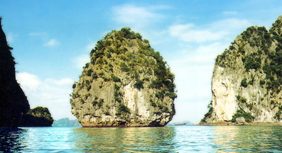 Oan Islet of HaLong Bay