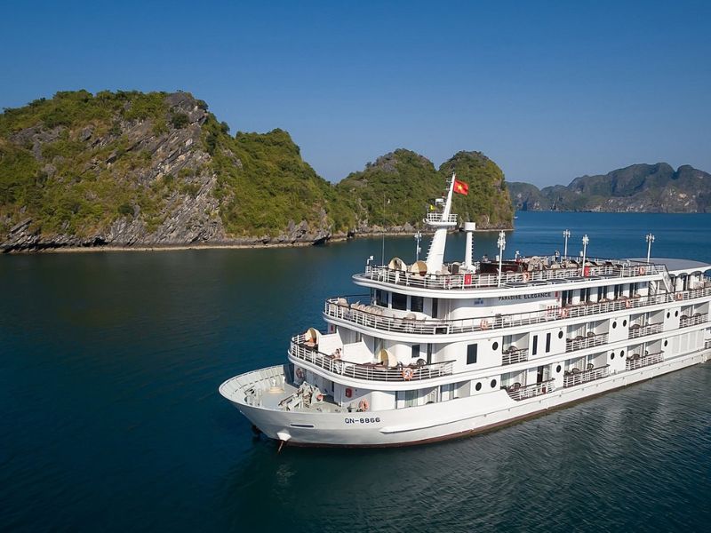 Paradise Vietnam owns luxury cruises in Halong Bay