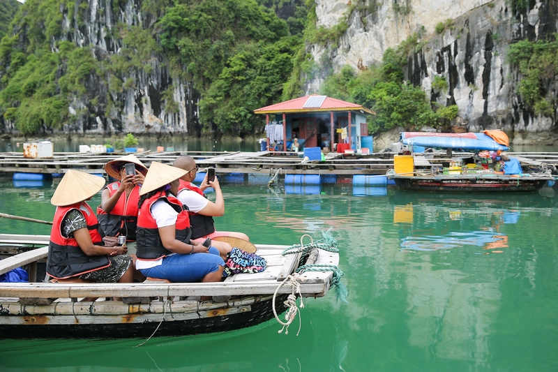 The Cua Van floating village is the largest and oldest floating village in Halong Bay