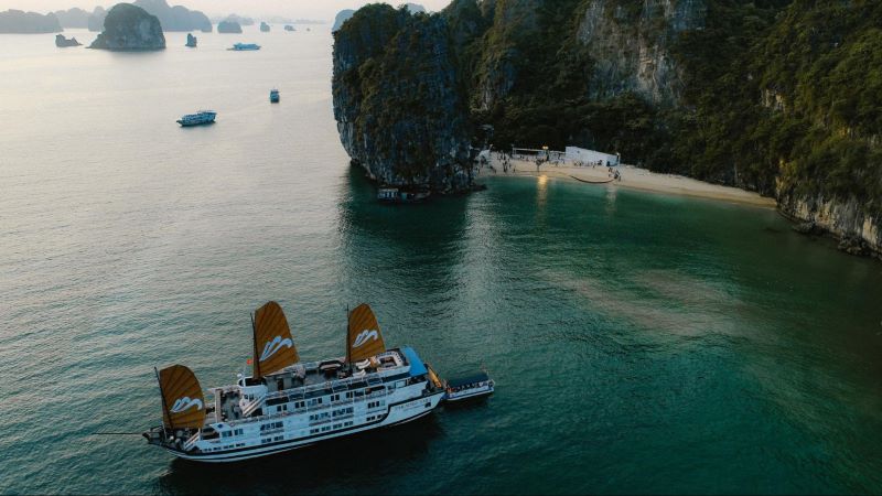 Booking your cruise Halong on arrival